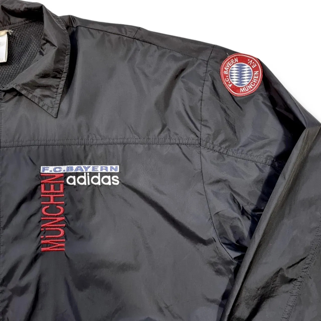 Adidas FC BAYERN MÜNCHEN Track Jacket Size Large Black with Multicolor Graphic Full Front Zipper Long Sleeve