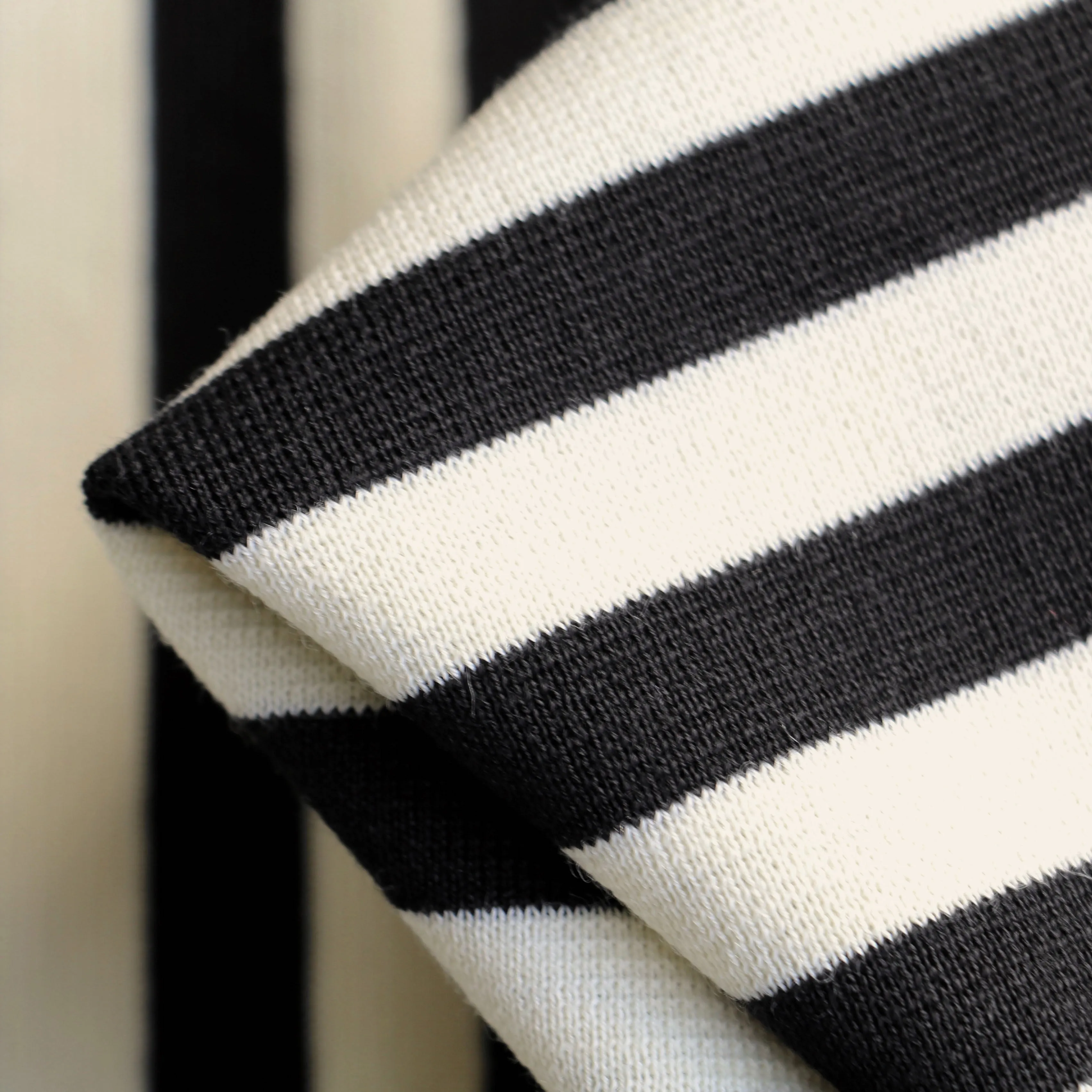 Delizi Black White