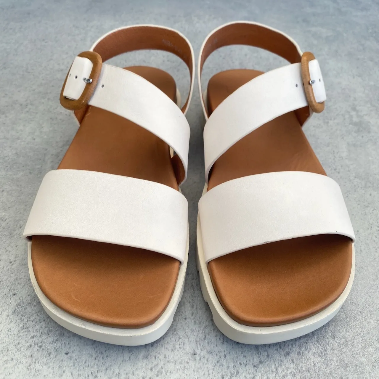 EOS Nira B - ONLINE ONLY
